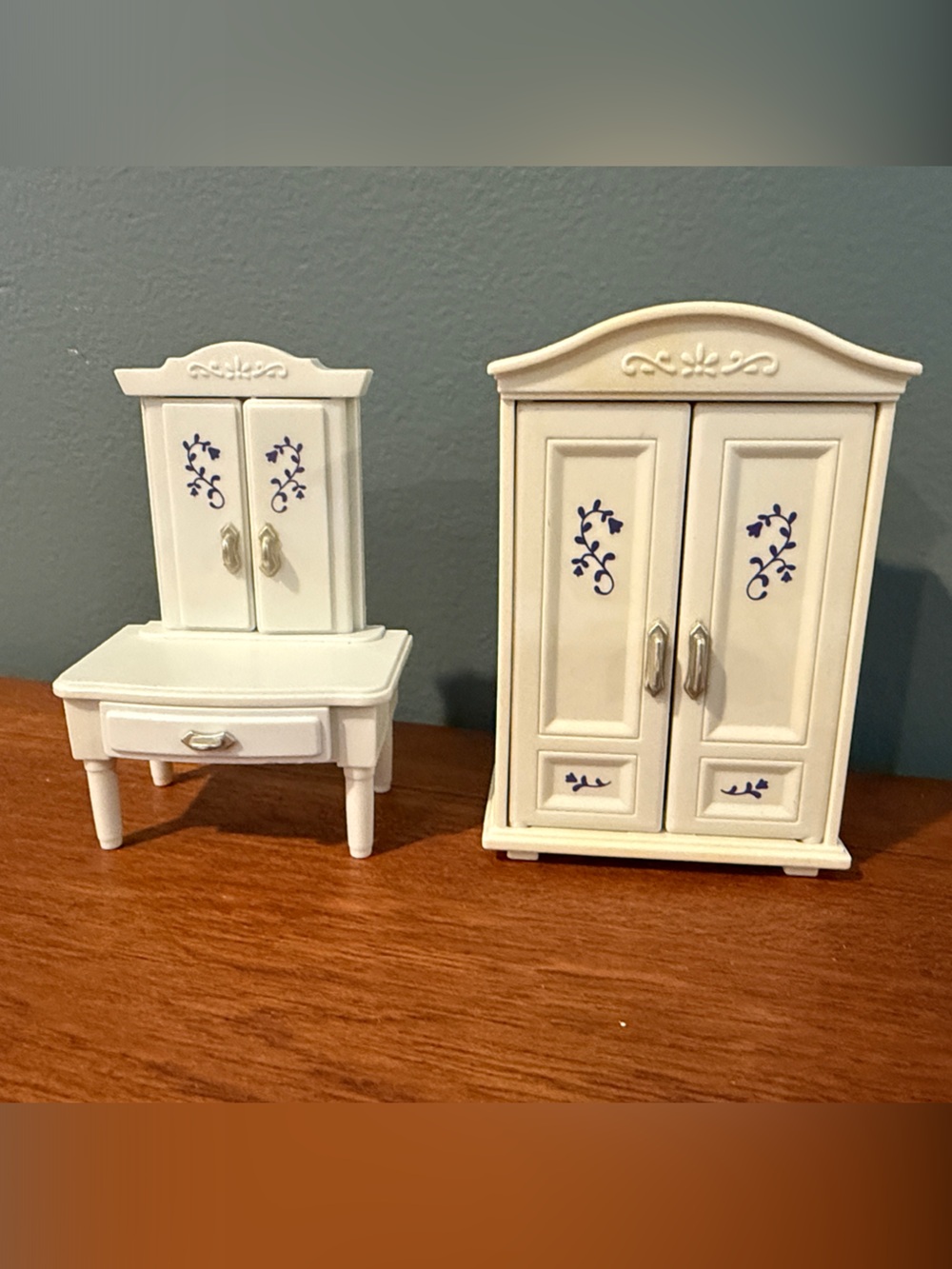 Calico Critters White Miniature Armoire & Vanity